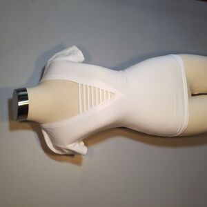 EXPRESS ONE ELEVEN Top S White Stretch V cut out